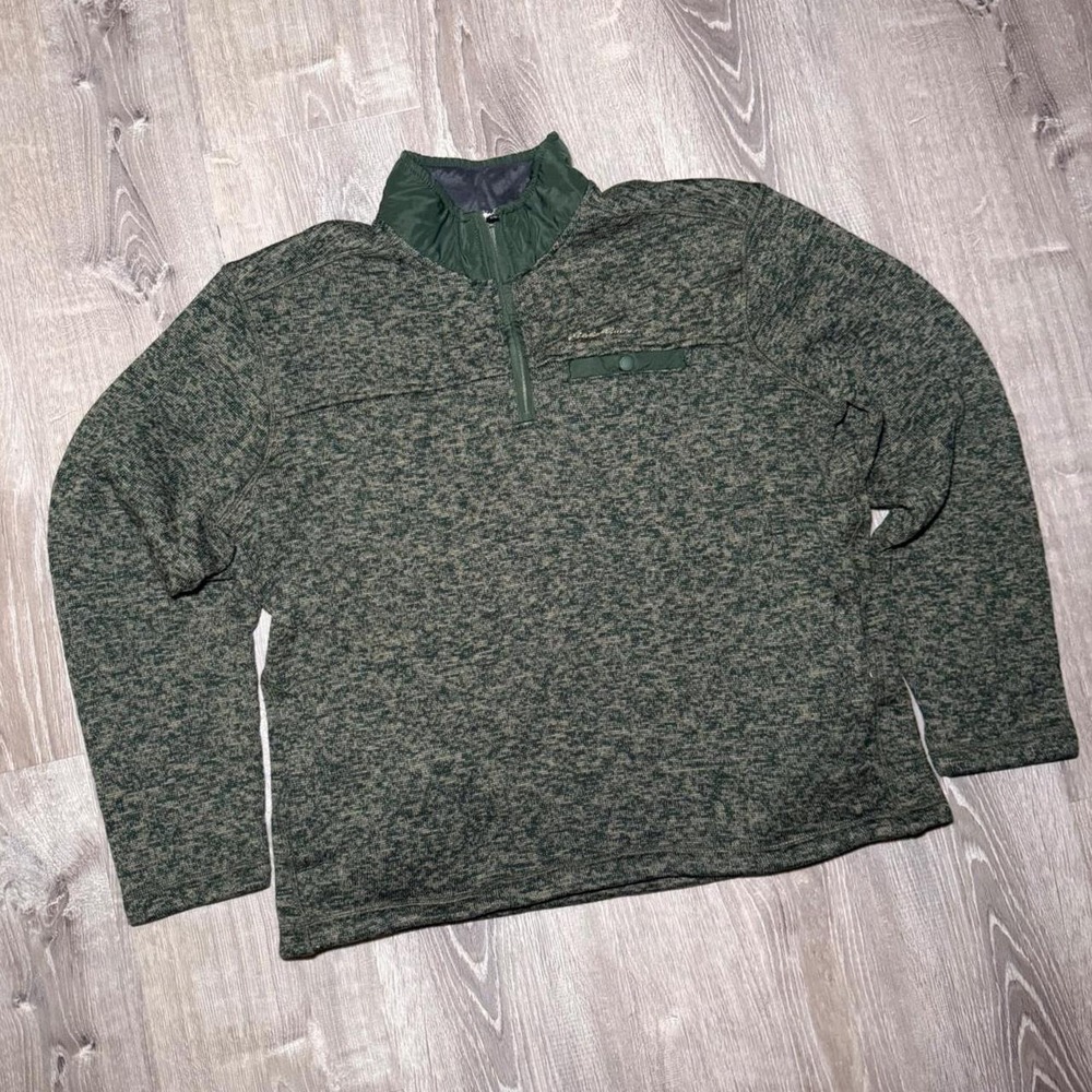 Green Eddie Bauer fleece lined sweatpants with drawstring waist and pockets,